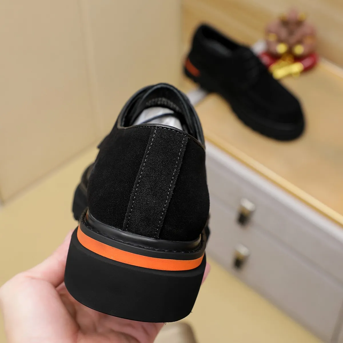 Men's shoes 💰660 💰 Louis Vuitton LV ® Autumn and Winter 🆕 models 🔛Full shoe counter First layer cowhide, 🐂Leather lined casual shoes for men, super soft outsole, essential for driving. Counter synchronization Original first layer cowhide Completely 1:1 mold customization 🌹Top version, 2 colors available! Number: 38-45 (37.46. Customized)